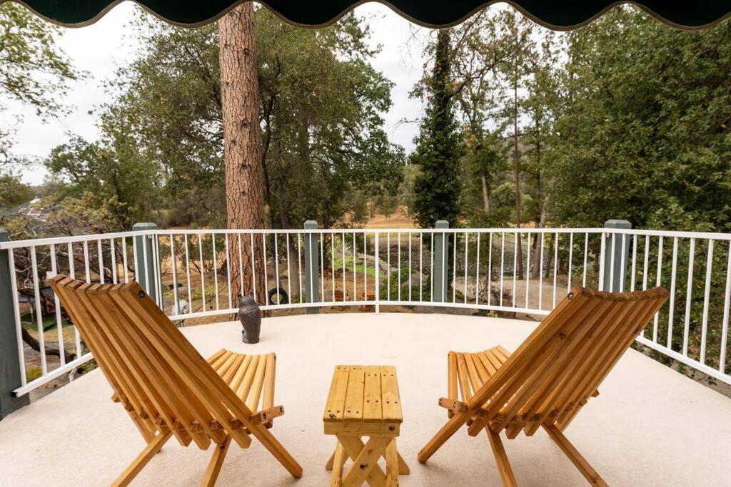 New Yosemite Family Retreat With Pond & Game Room! Корсеголд Экстерьер фото